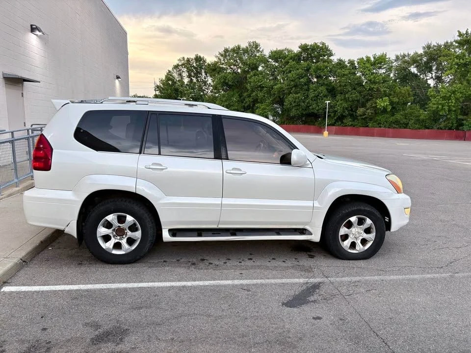 2003 Lexus GX 1st Gen - Image 10 of 11