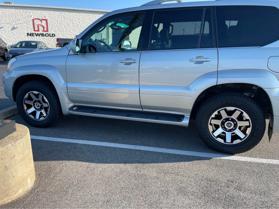 2003 Lexus GX 1st Gen - Image 2 of 4