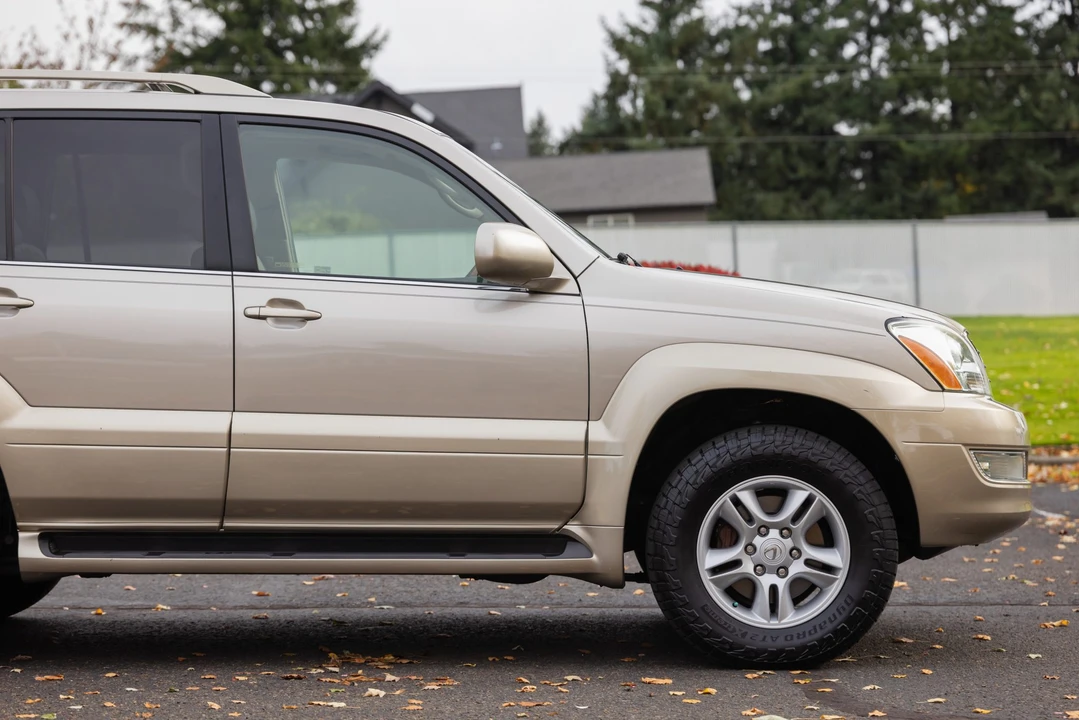 2003 Lexus GX 1st Gen - Image 28 of 31