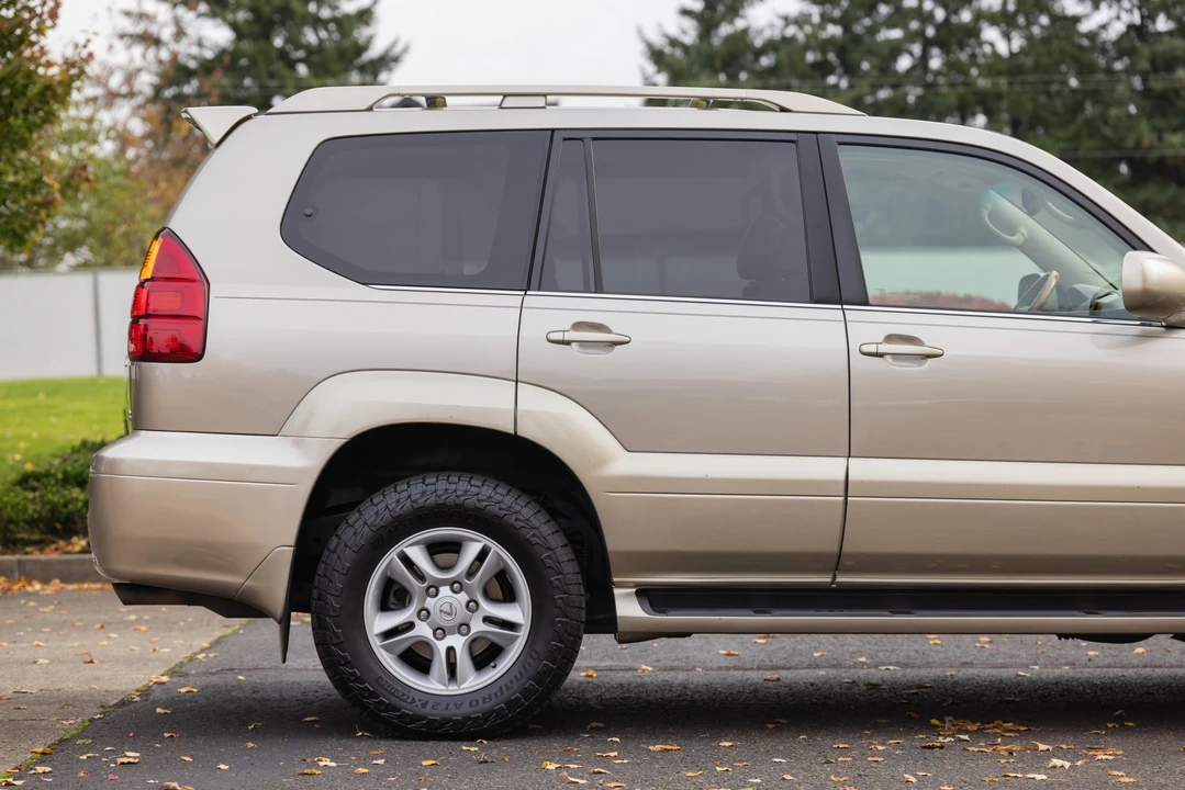 2003 Lexus GX 1st Gen - Image 27 of 31