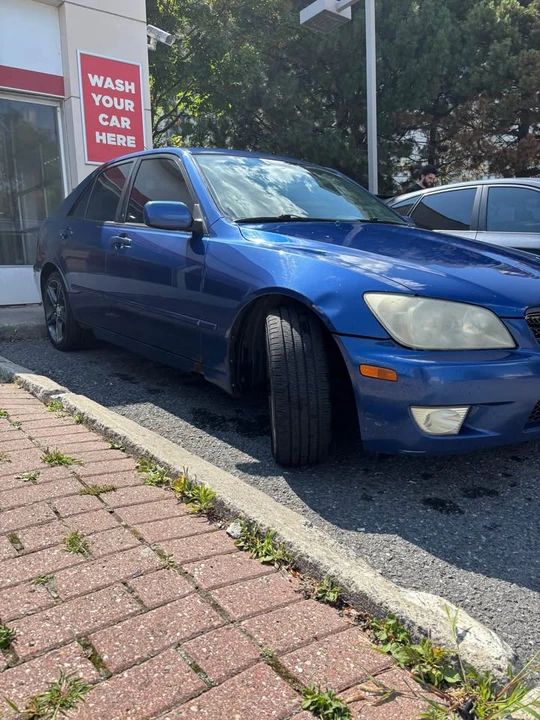 2003 Lexus IS 1st Gen - Image 2 of 7