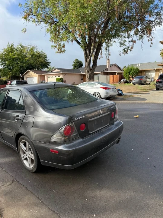 2003 Lexus IS 1st Gen - Image 2 of 6