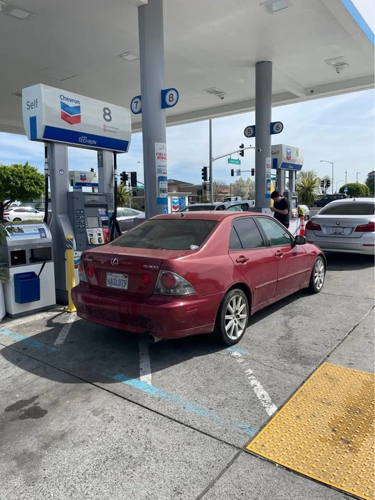 2003 Lexus IS 1st Gen - Image 2 of 4