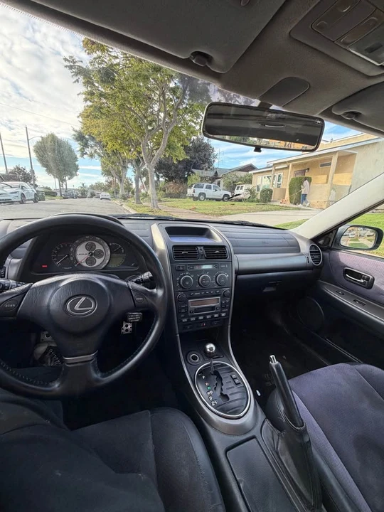 2003 Lexus IS 1st Gen - Image 6 of 8