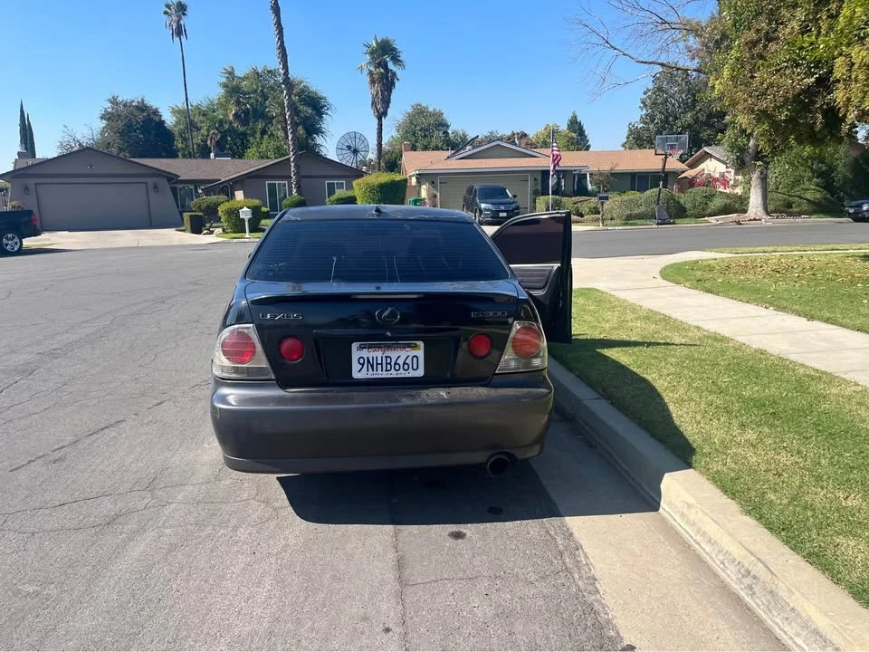 2003 Lexus IS 1st Gen - Image 4 of 5