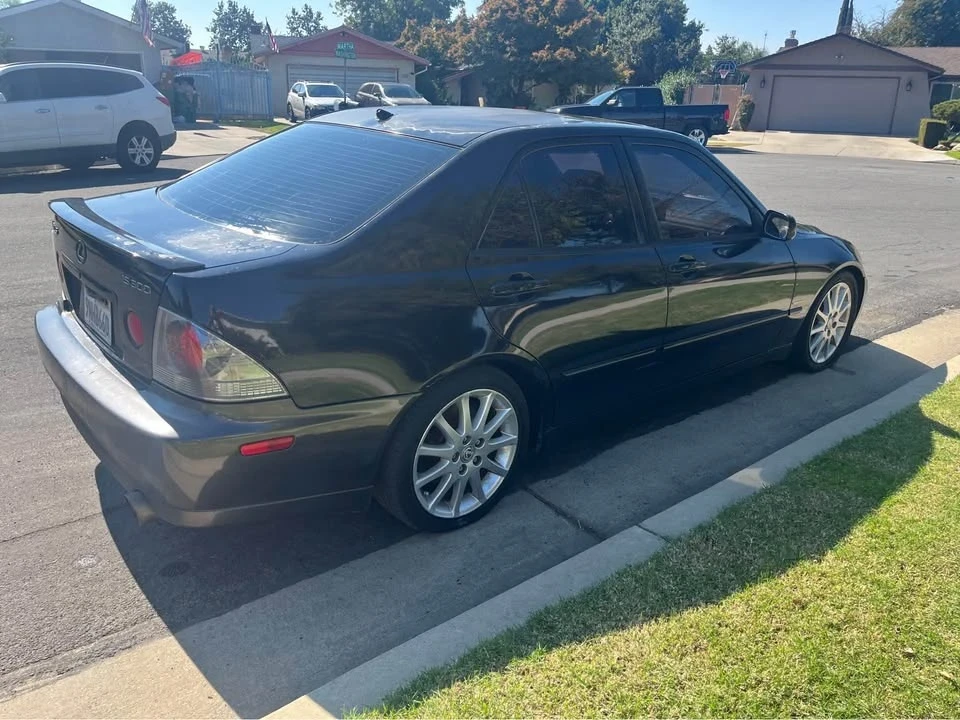 2003 Lexus IS 1st Gen - Image 3 of 5