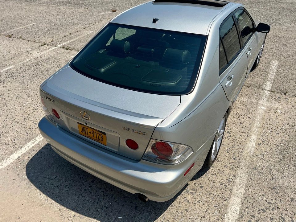 2003 Lexus IS 1st Gen - Image 15 of 31