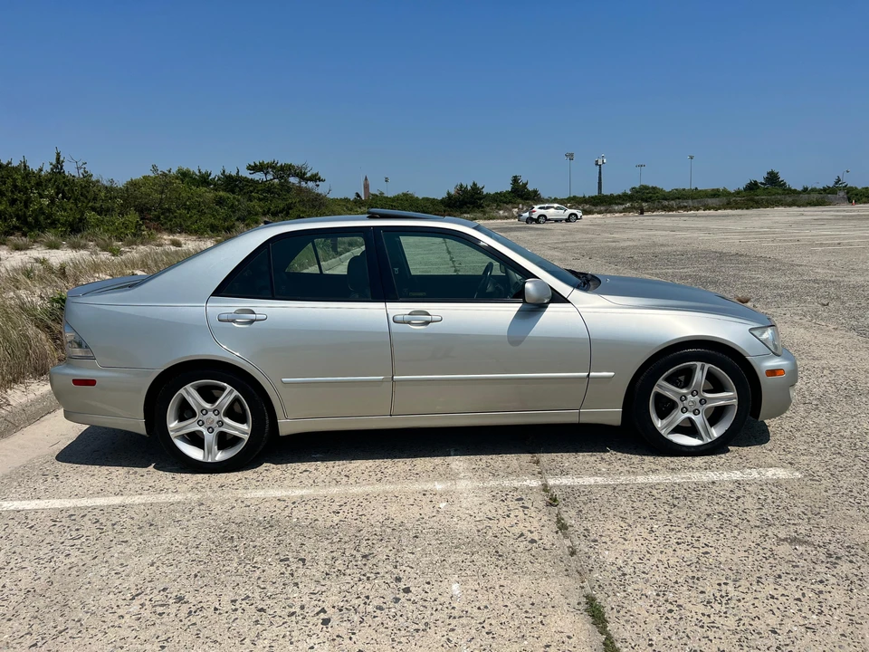 2003 Lexus IS 1st Gen - Image 21 of 31