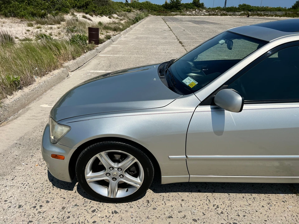 2003 Lexus IS 1st Gen - Image 27 of 31