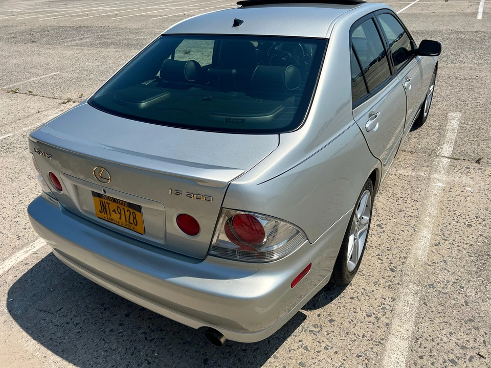2003 Lexus IS 1st Gen - Image 14 of 31