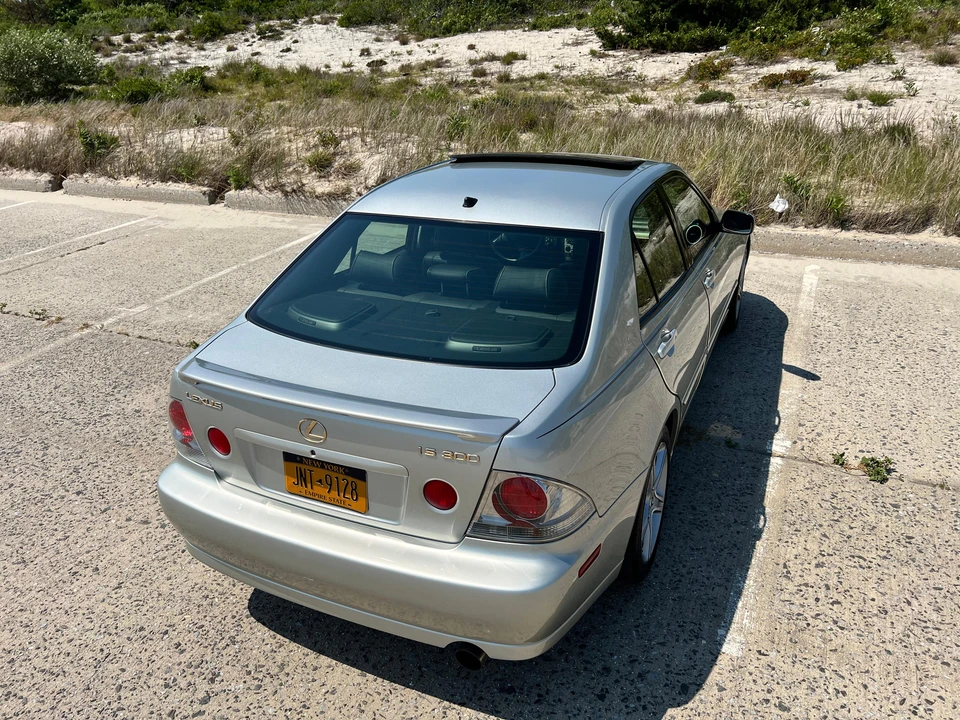 2003 Lexus IS 1st Gen - Image 13 of 31