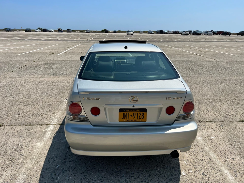 2003 Lexus IS 1st Gen - Image 11 of 31