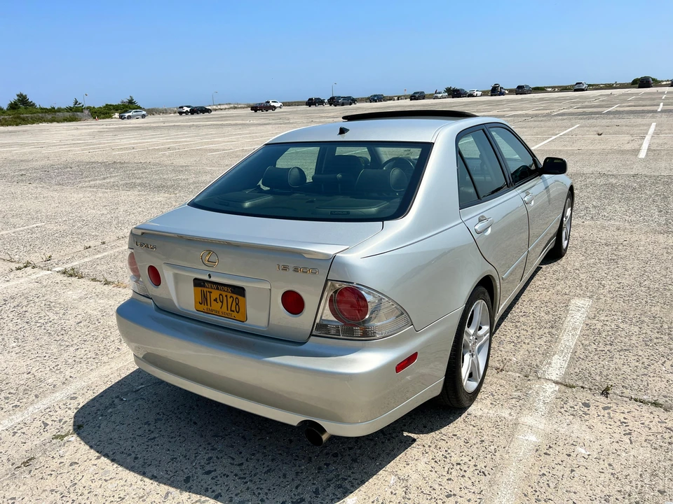 2003 Lexus IS 1st Gen - Image 18 of 31