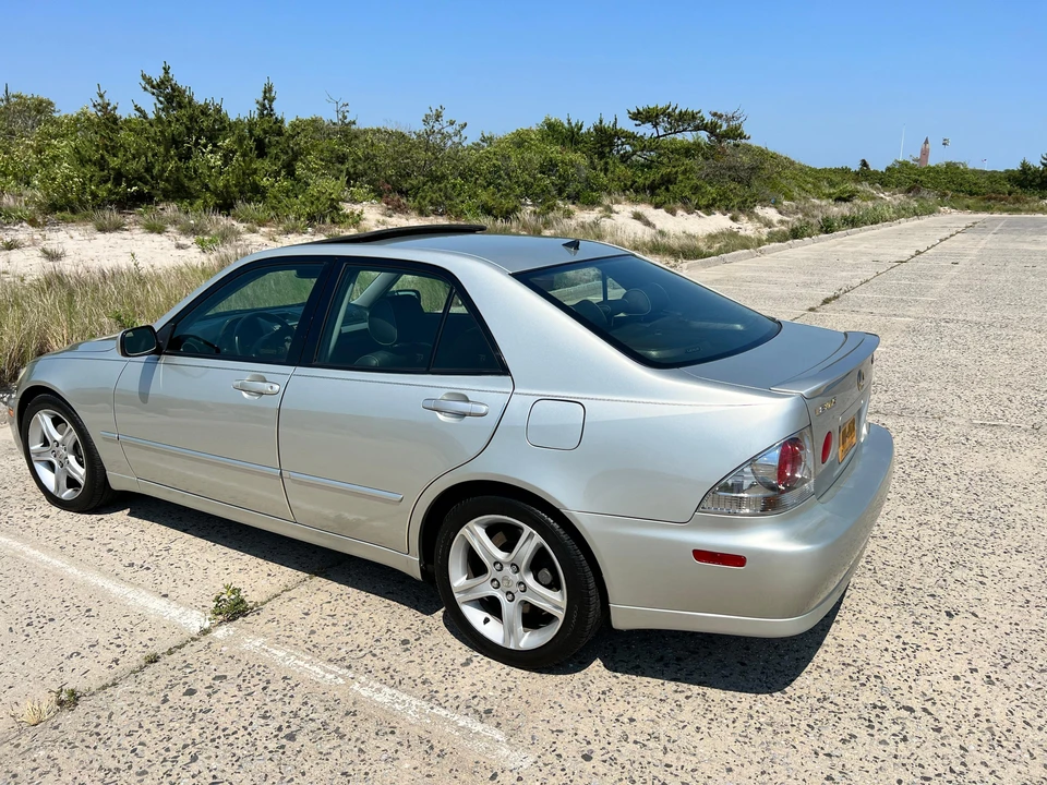 2003 Lexus IS 1st Gen - Image 8 of 31