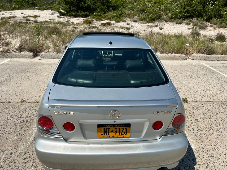 2003 Lexus IS 1st Gen - Image 12 of 31