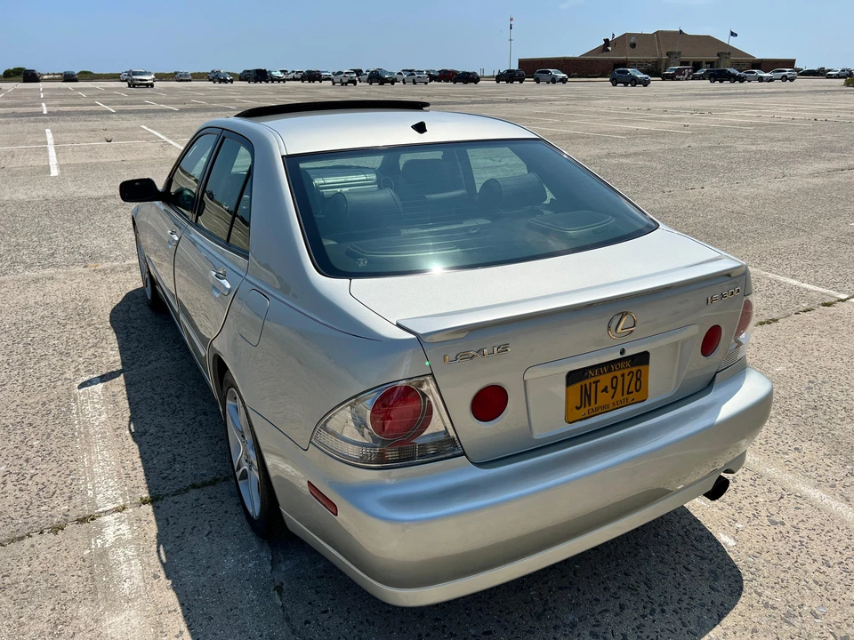 2003 Lexus IS 1st Gen - Image 10 of 31