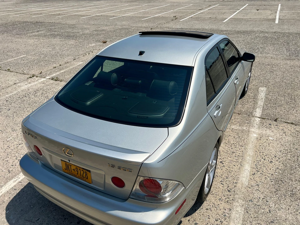 2003 Lexus IS 1st Gen - Image 16 of 31