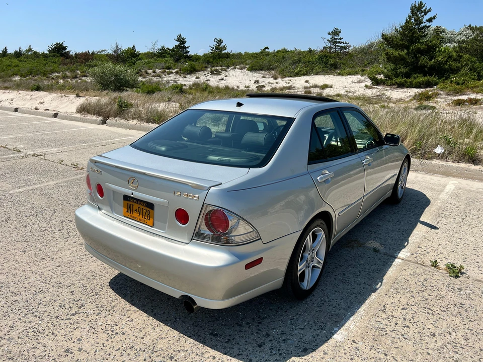 2003 Lexus IS 1st Gen - Image 19 of 31