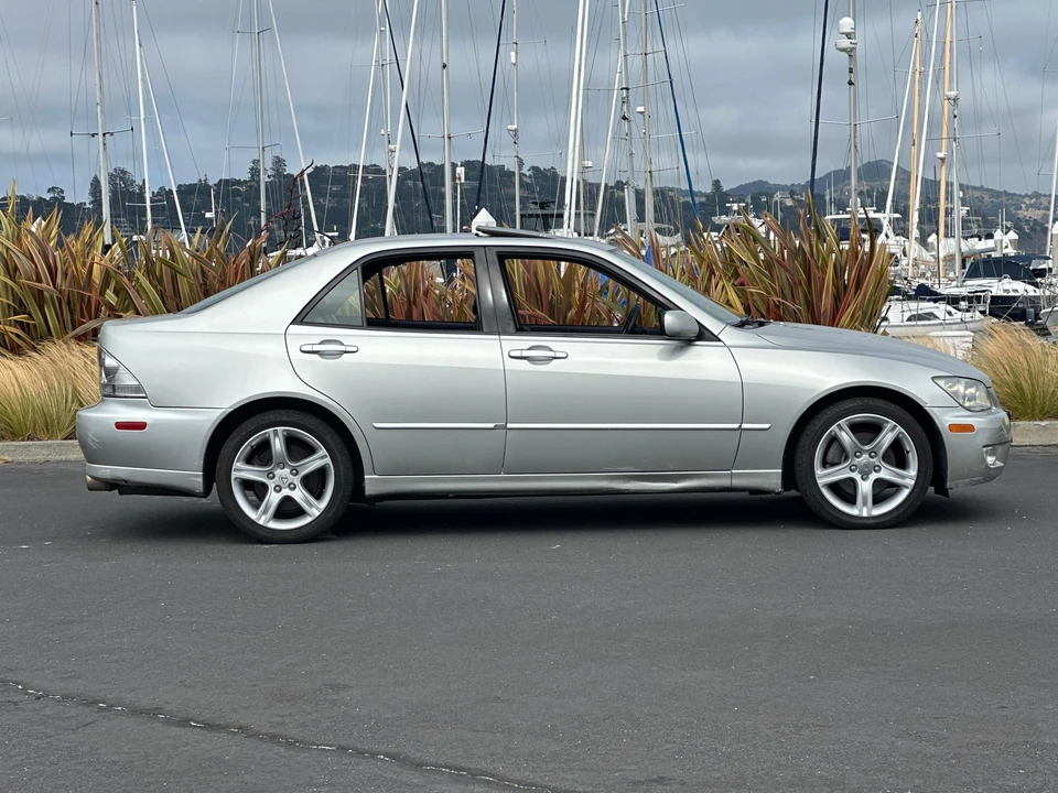 2003 Lexus IS 1st Gen - Image 18 of 31