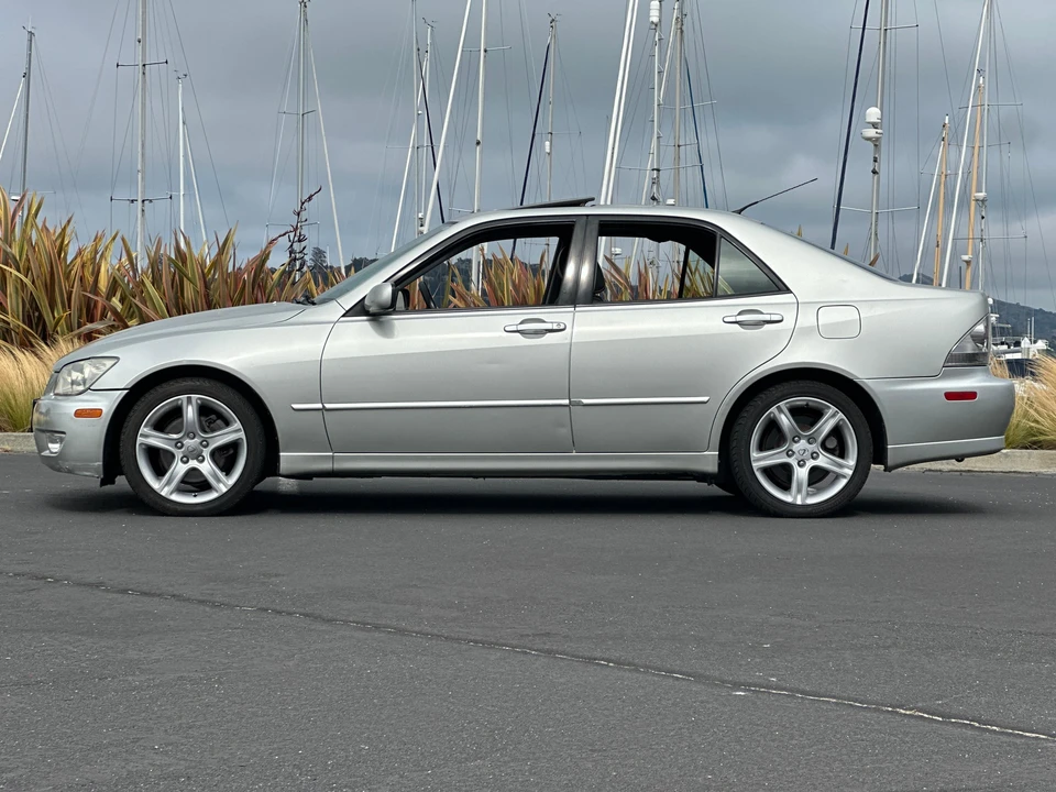 2003 Lexus IS 1st Gen - Image 11 of 31