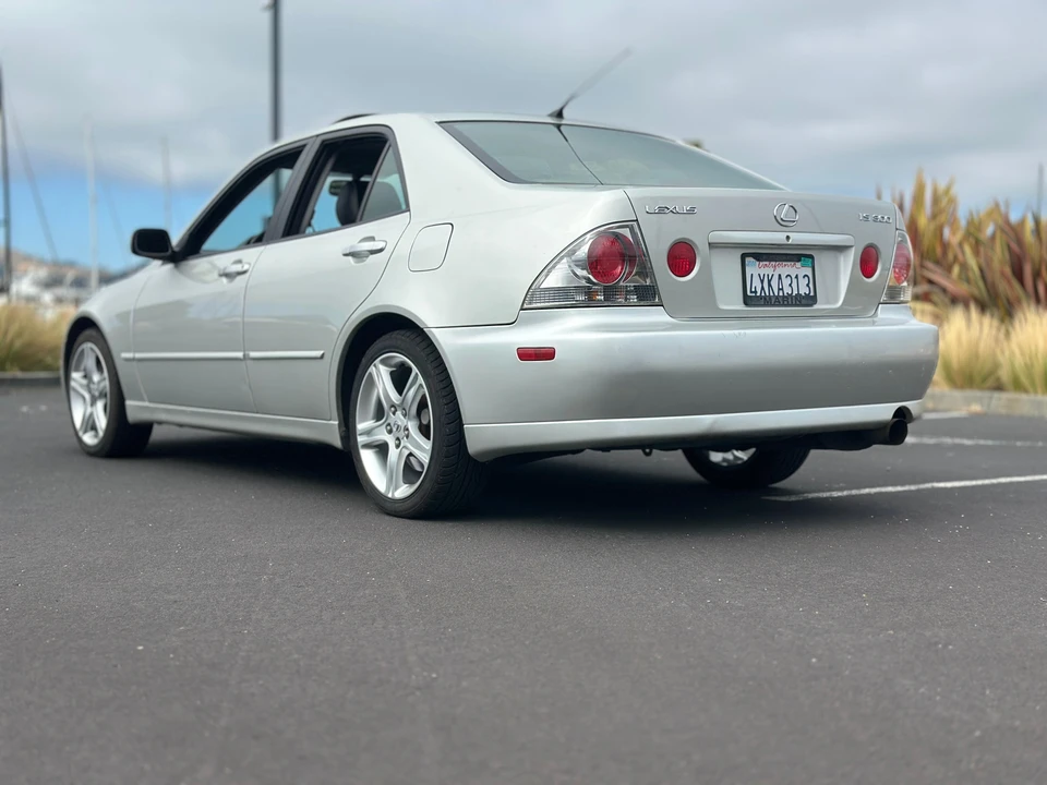 2003 Lexus IS 1st Gen - Image 12 of 31