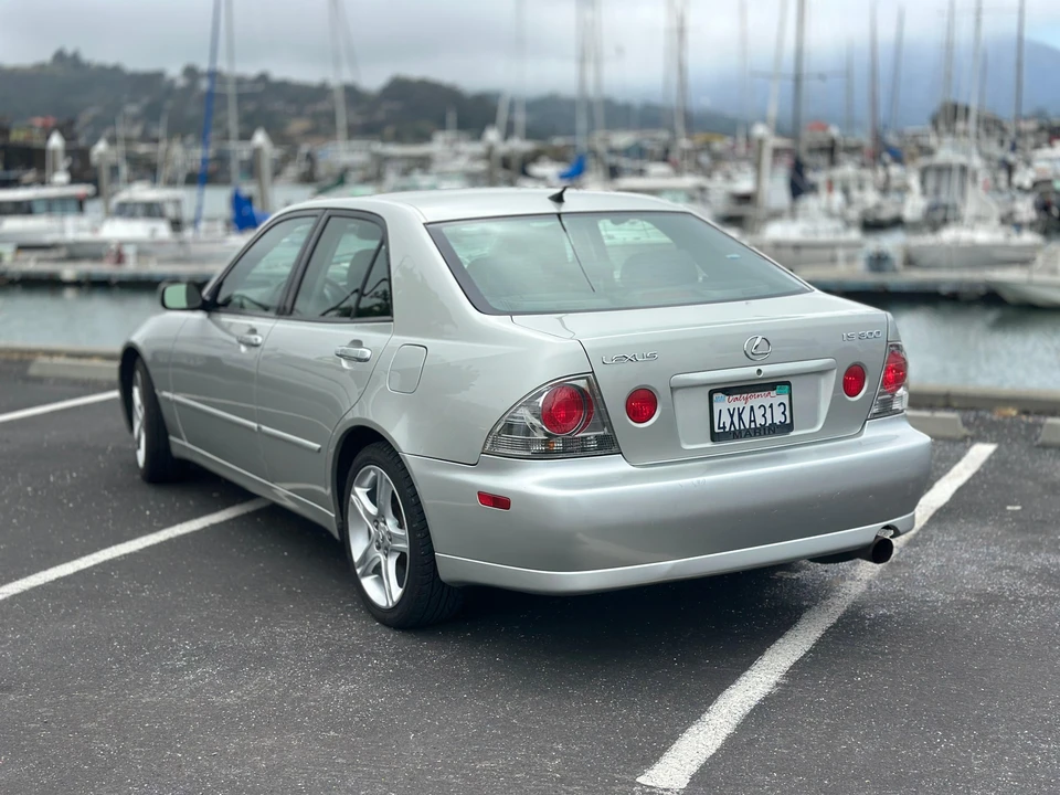 2003 Lexus IS 1st Gen - Image 14 of 31