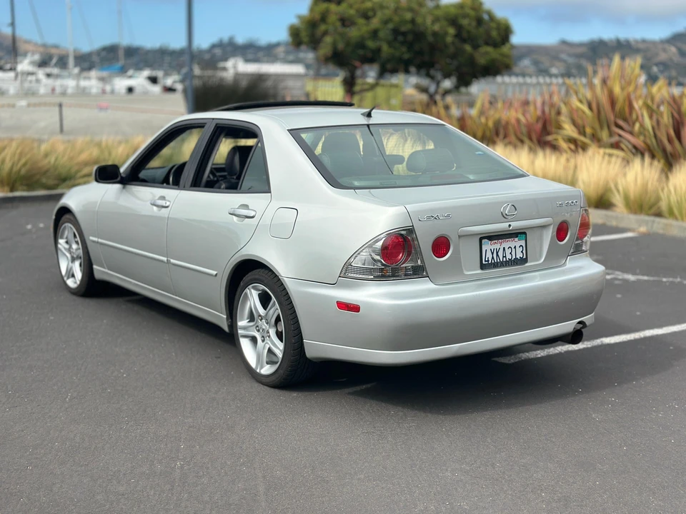 2003 Lexus IS 1st Gen - Image 13 of 31
