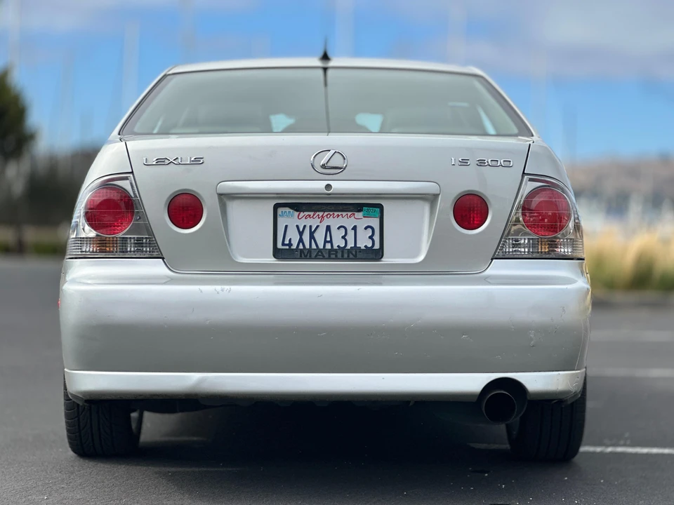 2003 Lexus IS 1st Gen - Image 16 of 31