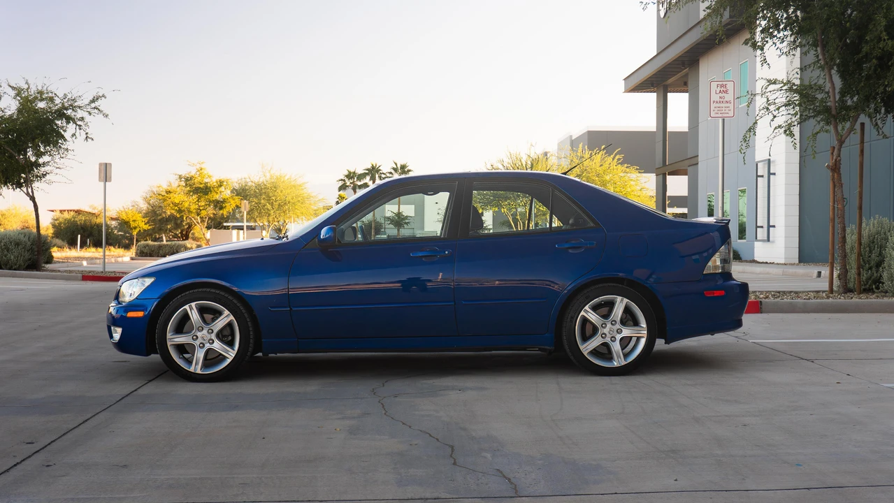 2003 Lexus IS 1st Gen - Image 9 of 31