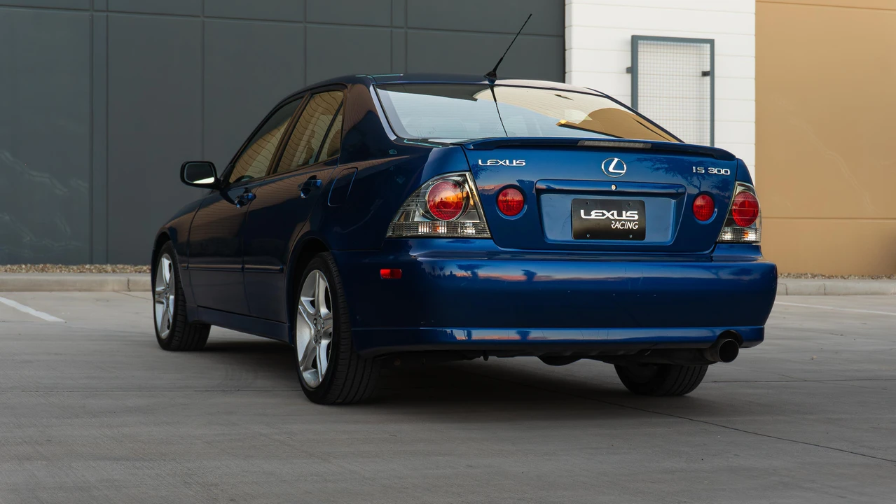 2003 Lexus IS 1st Gen - Image 14 of 31