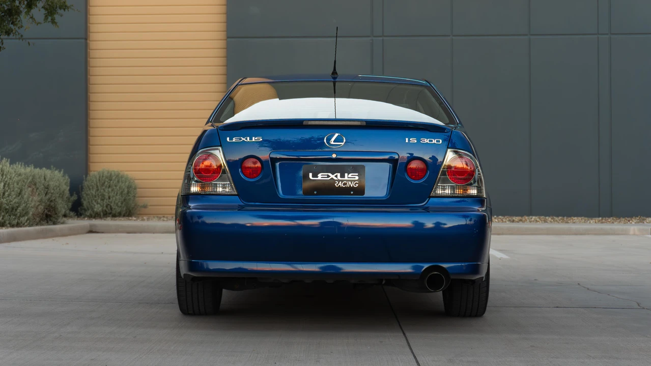 2003 Lexus IS 1st Gen - Image 15 of 31