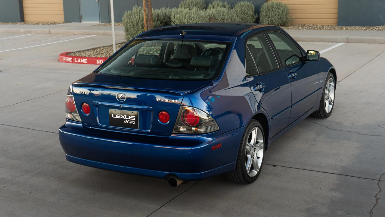 2003 Lexus IS 1st Gen - Image 17 of 31
