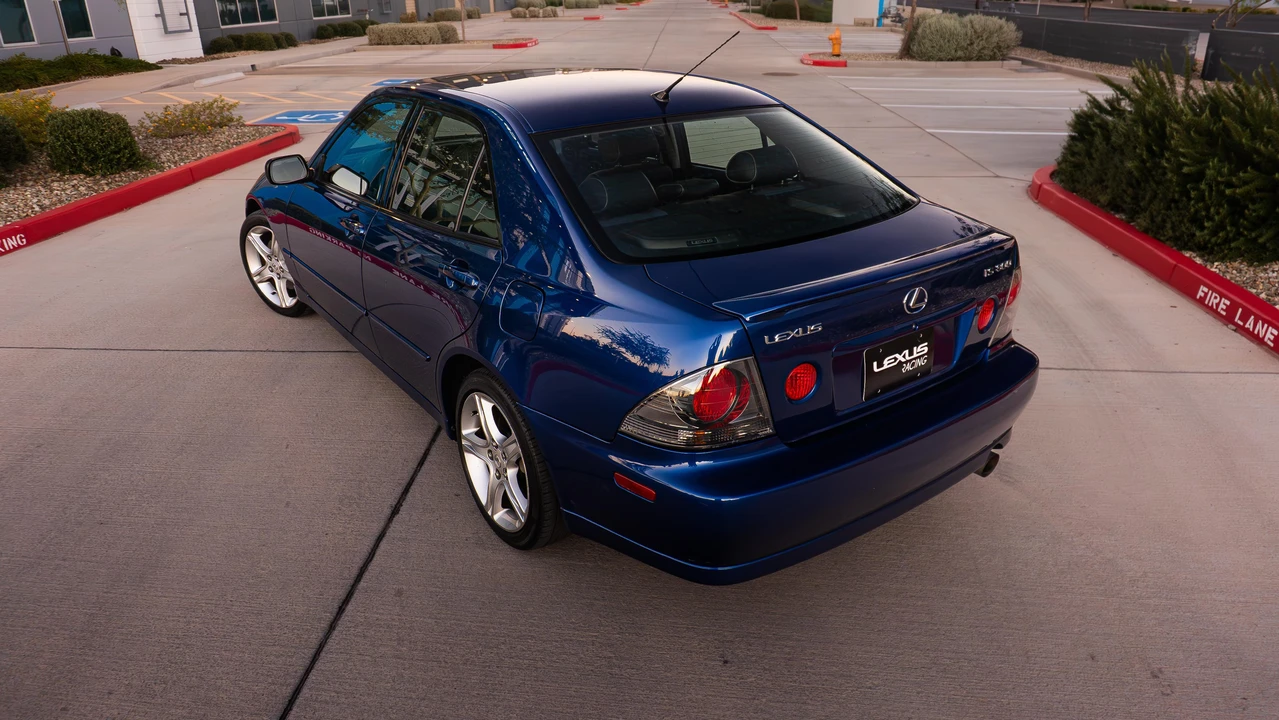 2003 Lexus IS 1st Gen - Image 11 of 31