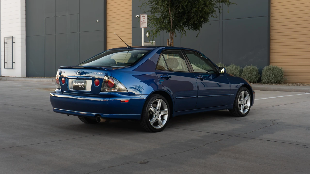 2003 Lexus IS 1st Gen - Image 19 of 31