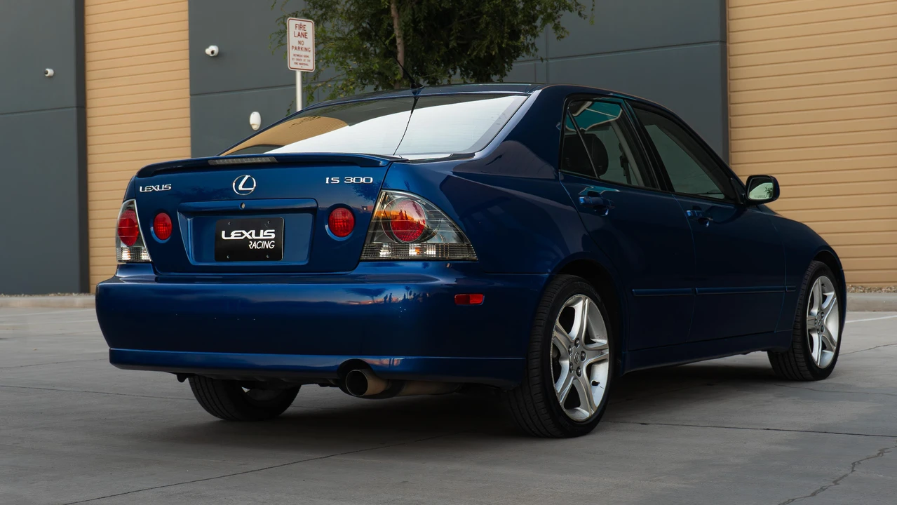 2003 Lexus IS 1st Gen - Image 18 of 31