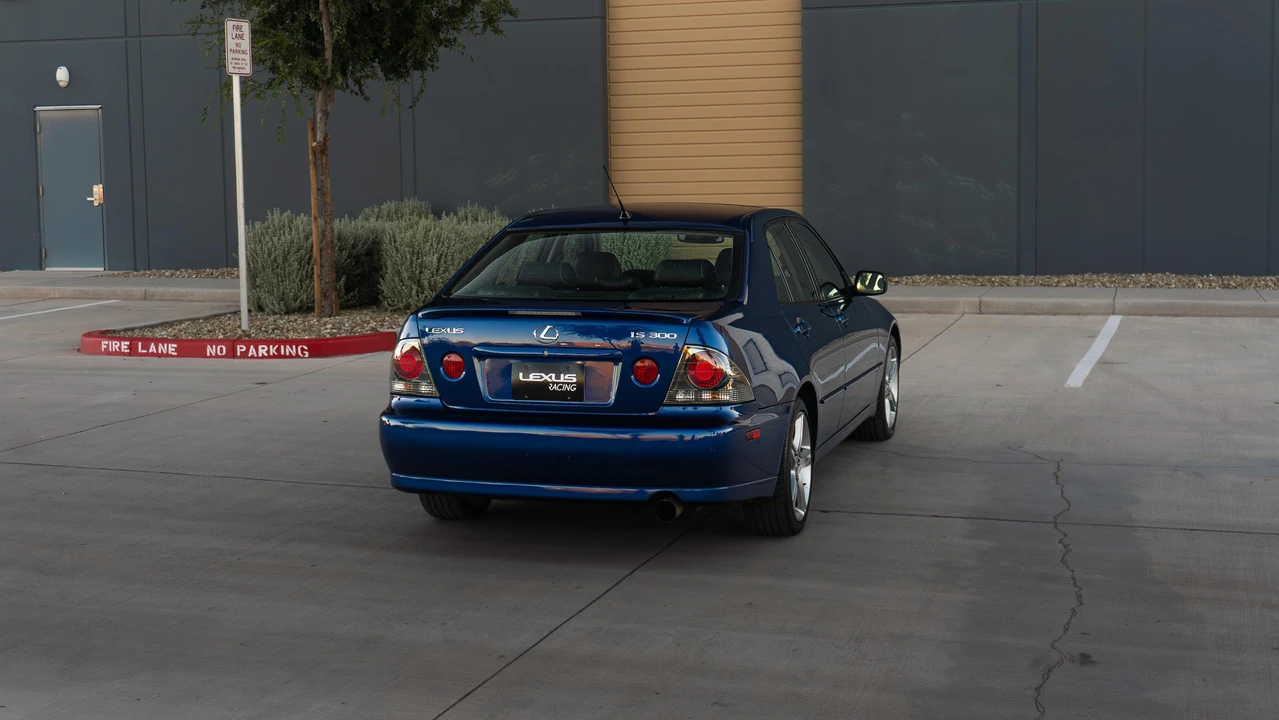 2003 Lexus IS 1st Gen - Image 16 of 31