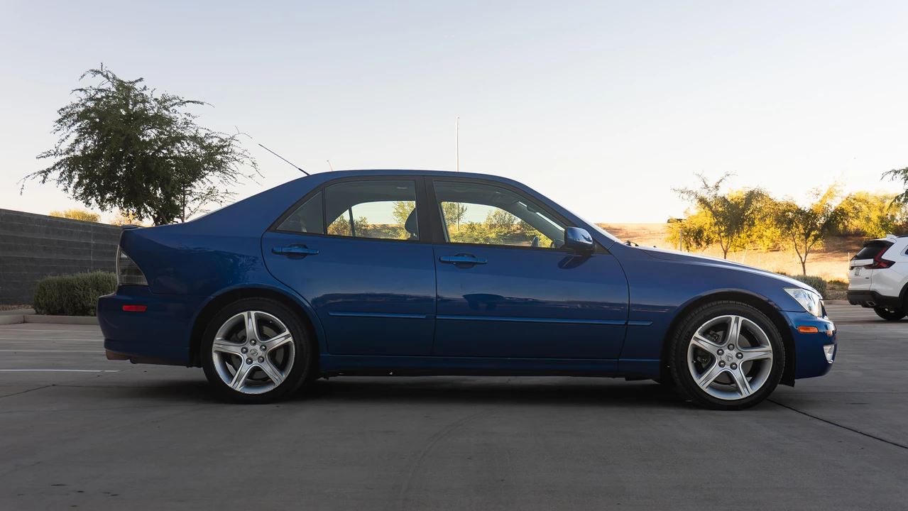 2003 Lexus IS 1st Gen - Image 21 of 31