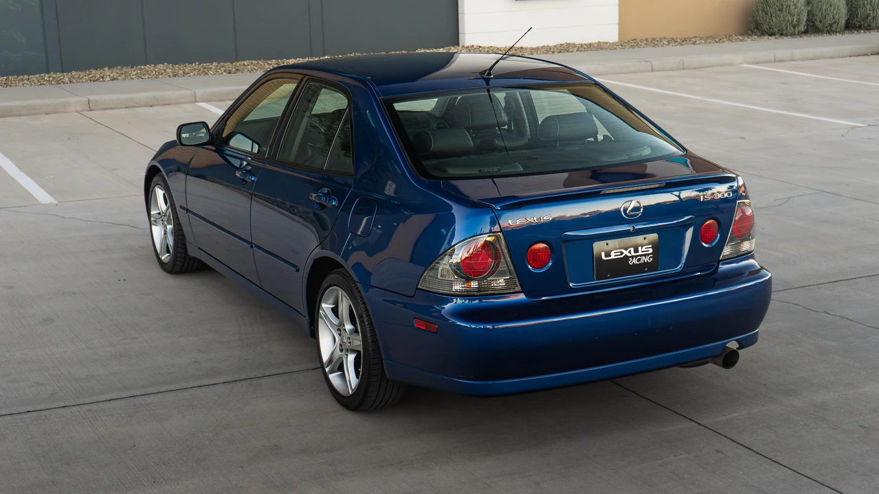 2003 Lexus IS 1st Gen - Image 13 of 31
