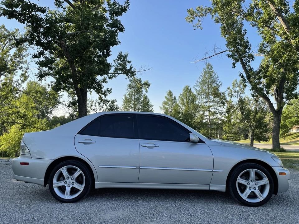 2003 Lexus IS 1st Gen - Image 27 of 31