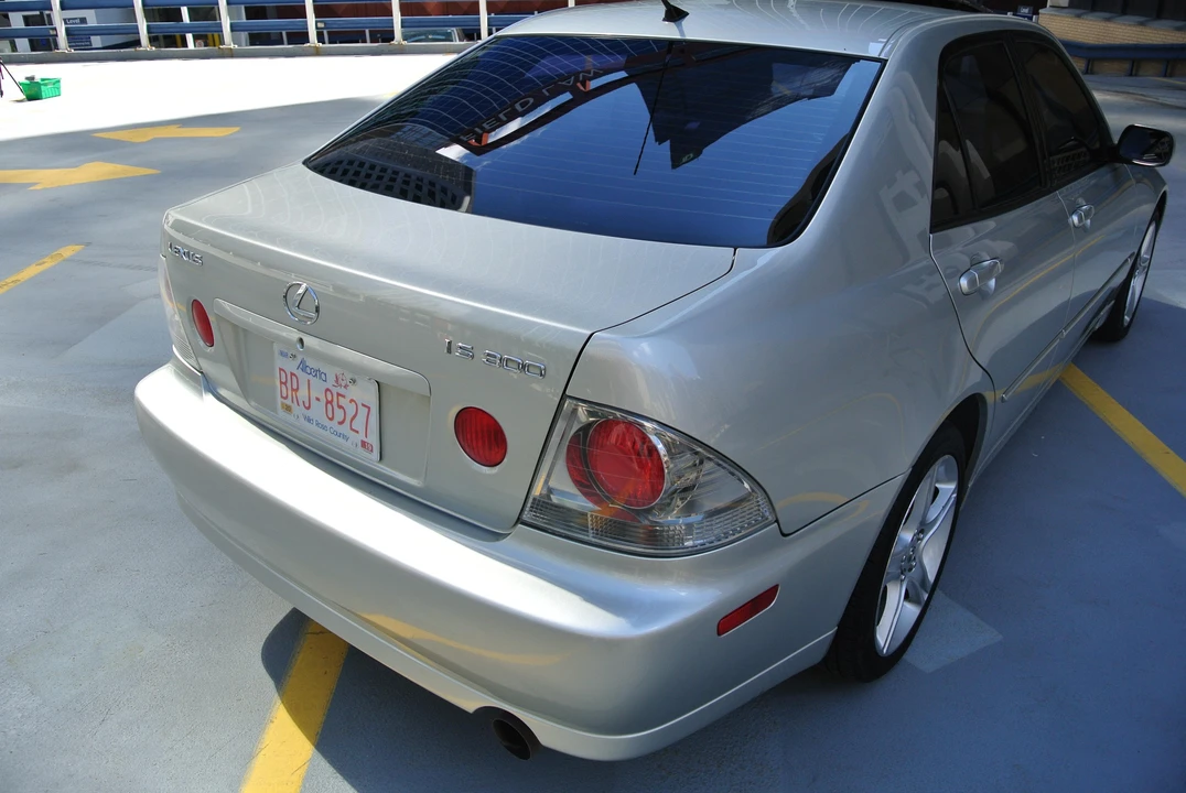 2003 Lexus IS 1st Gen - Image 16 of 31