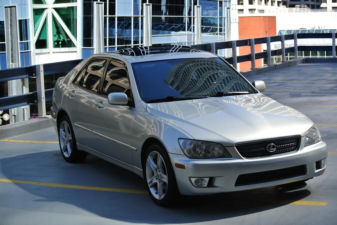 2003 Lexus IS 1st Gen - Image 19 of 31