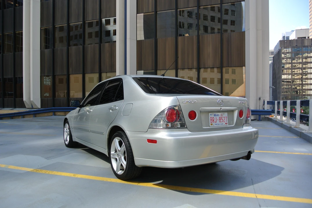 2003 Lexus IS 1st Gen - Image 14 of 31
