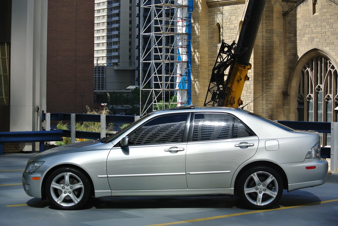 2003 Lexus IS 1st Gen - Image 13 of 31