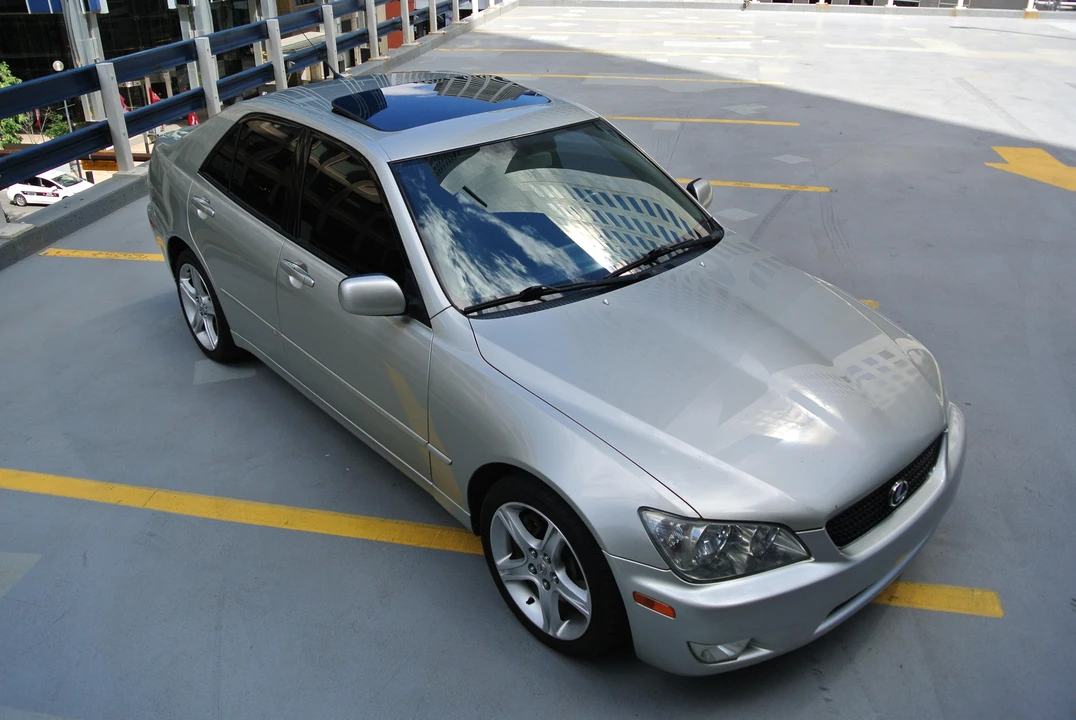 2003 Lexus IS 1st Gen - Image 18 of 31