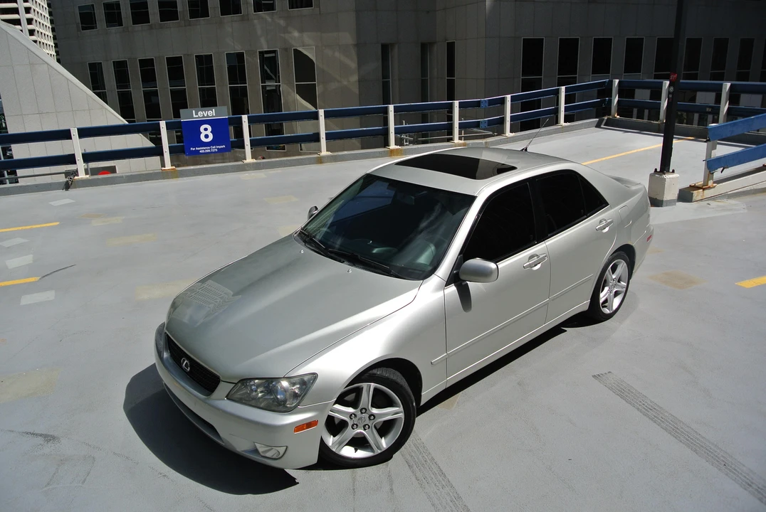 2003 Lexus IS 1st Gen - Image 10 of 31