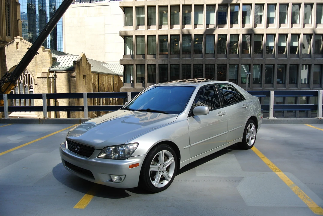 2003 Lexus IS 1st Gen - Image 11 of 31