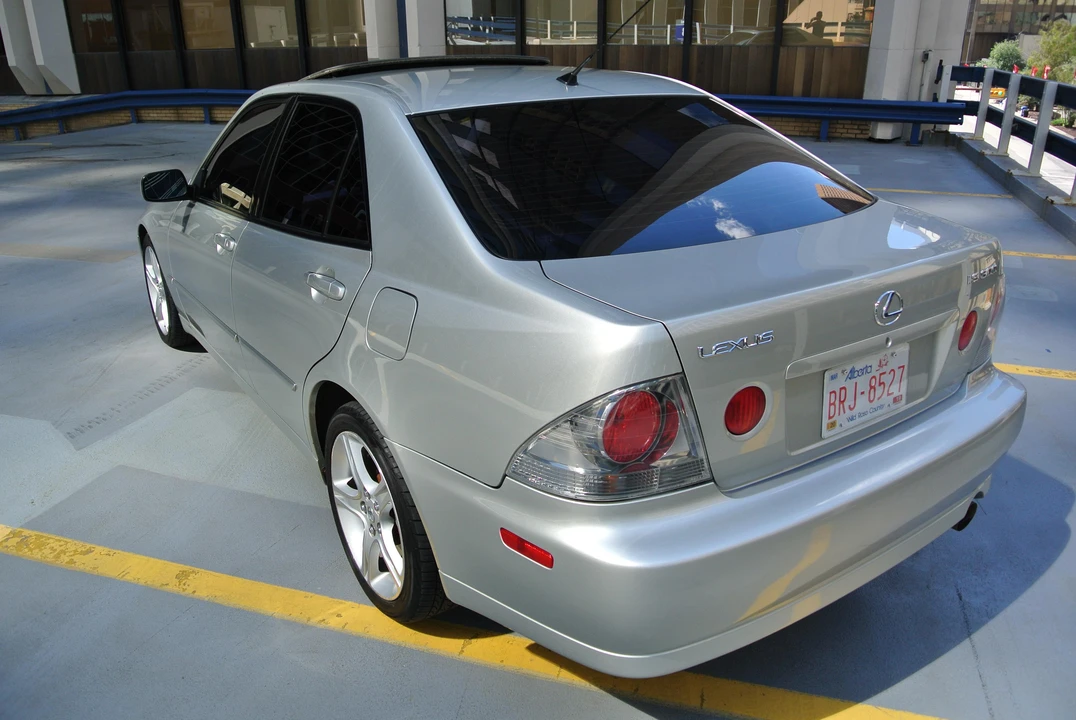 2003 Lexus IS 1st Gen - Image 15 of 31