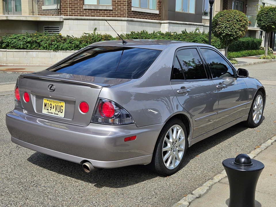 2003 Lexus IS 1st Gen - Image 16 of 31