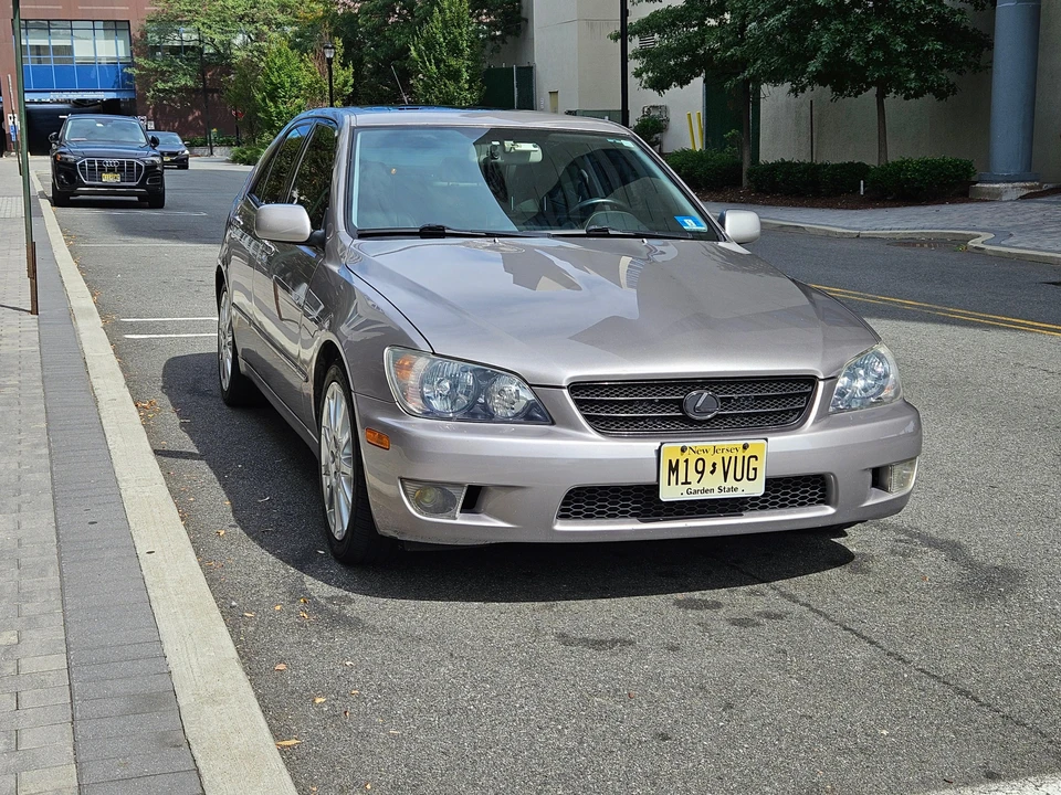 2003 Lexus IS 1st Gen - Image 22 of 31