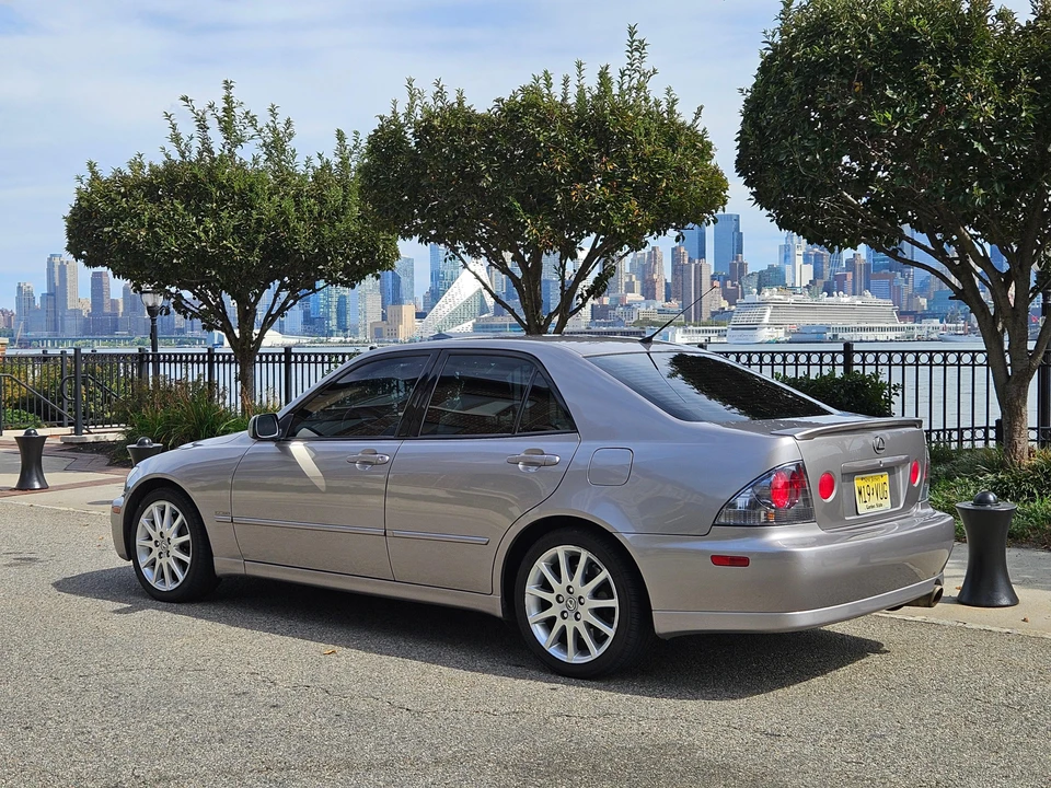 2003 Lexus IS 1st Gen - Image 11 of 31